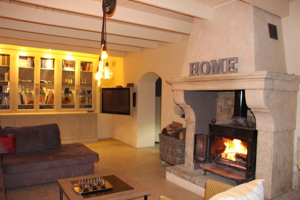 Sous Les Platanes B&B Chateaurenard Bagian luar foto