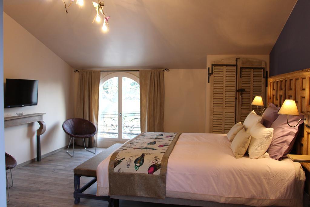 Sous Les Platanes B&B Chateaurenard Ruang foto