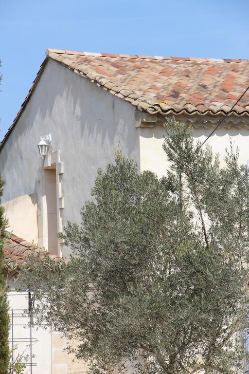 Sous Les Platanes B&B Chateaurenard Bagian luar foto