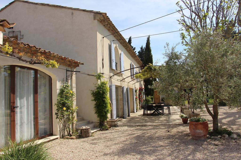 Sous Les Platanes B&B Chateaurenard Bagian luar foto