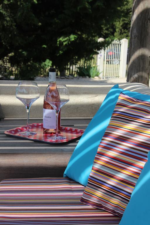 Sous Les Platanes B&B Chateaurenard Bagian luar foto