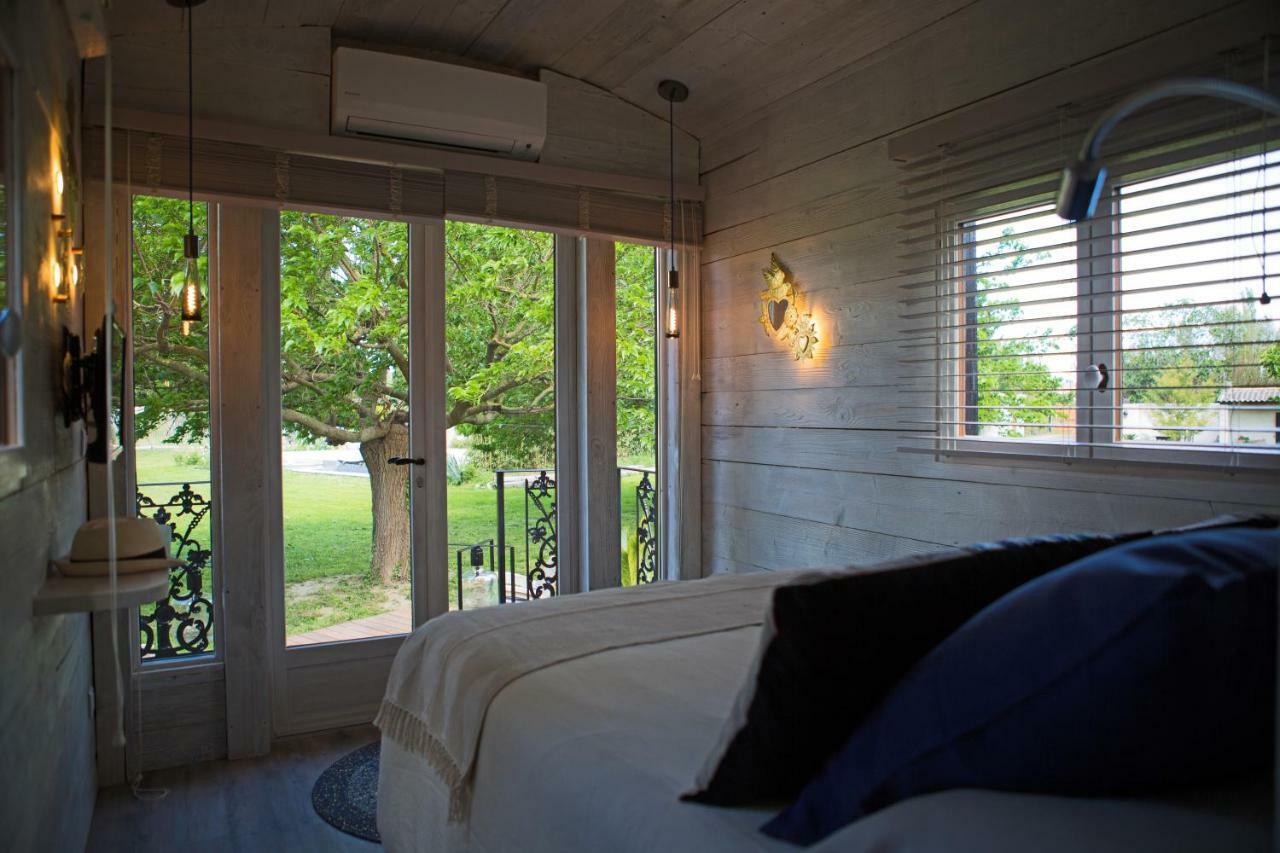 Sous Les Platanes B&B Chateaurenard Bagian luar foto